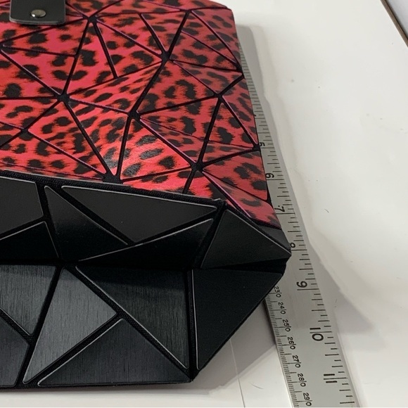 P. Luca tote coral red leopard and black geometric bendable‎ purse. - Picture 11 of 12